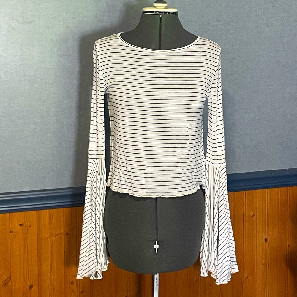 🔥3 for $15 Sale- Kimchi Blue bell sleeve top